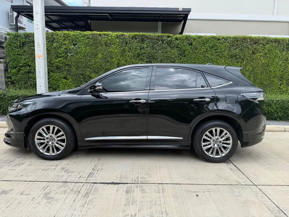 2014 Toyota Harrier III 3