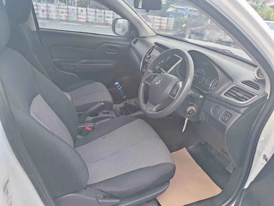 2022 Mitsubishi Triton V 3
