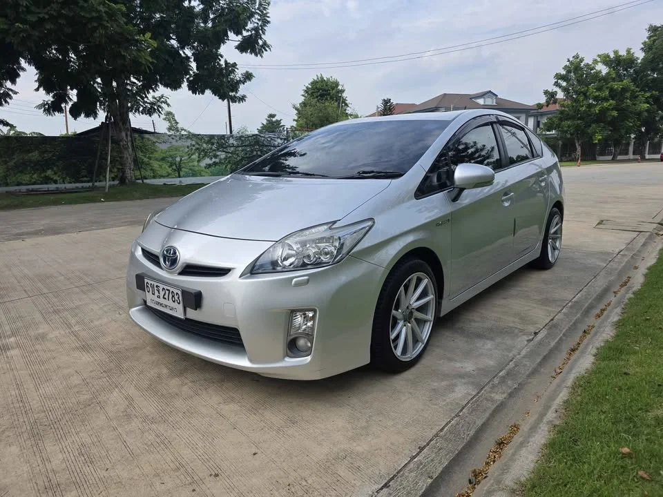 2011 Toyota Prius III 2