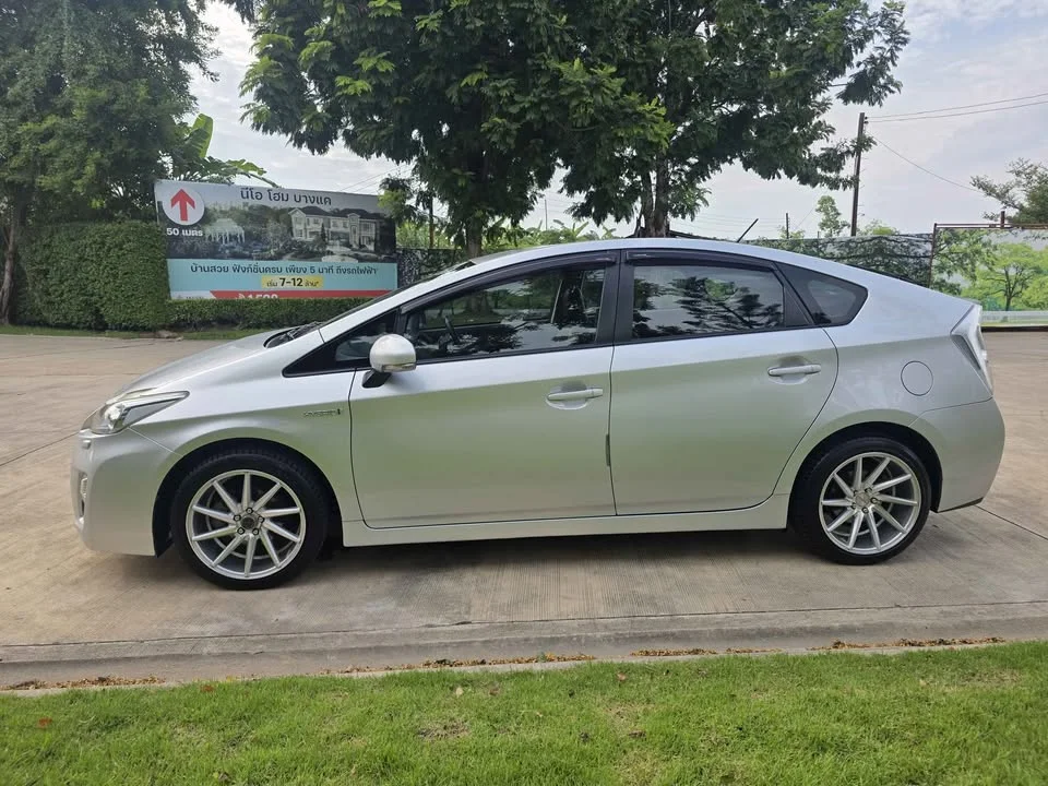 2011 Toyota Prius III 3