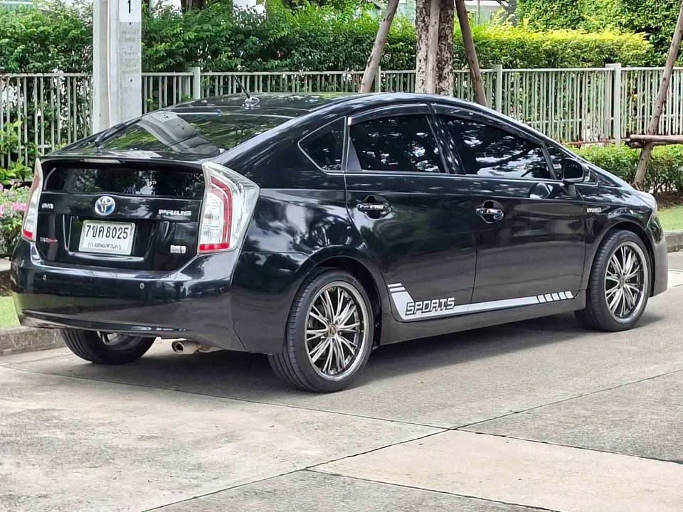2011 Toyota Prius III 2