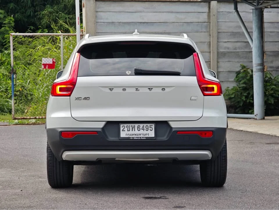 2021 Volvo XC40 3