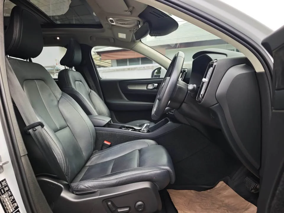 2021 Volvo XC40 2