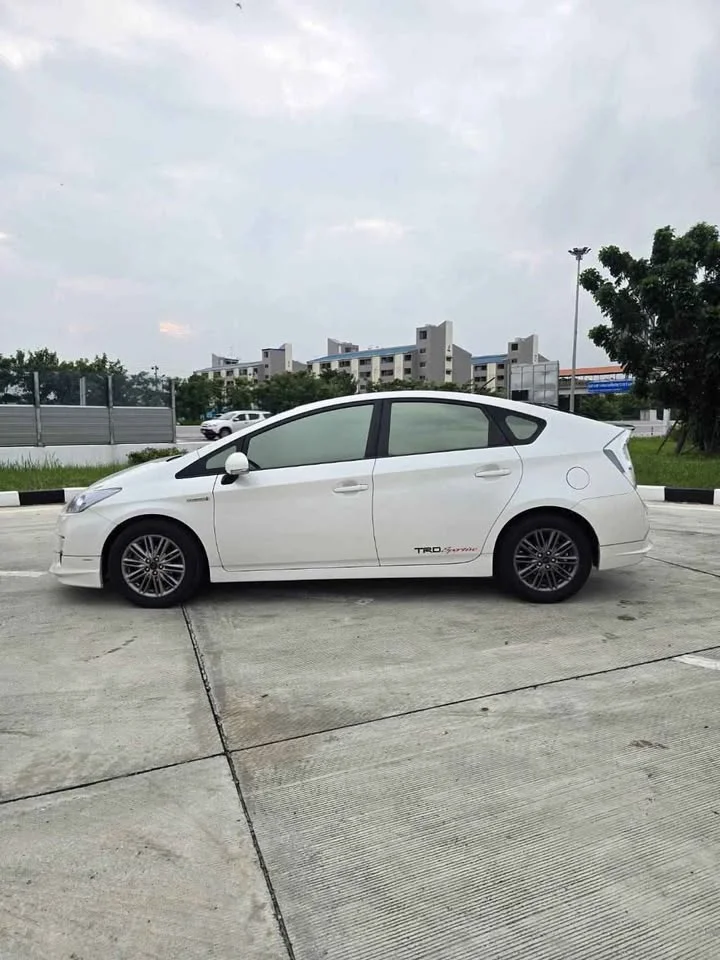 2011 Toyota Prius III 3
