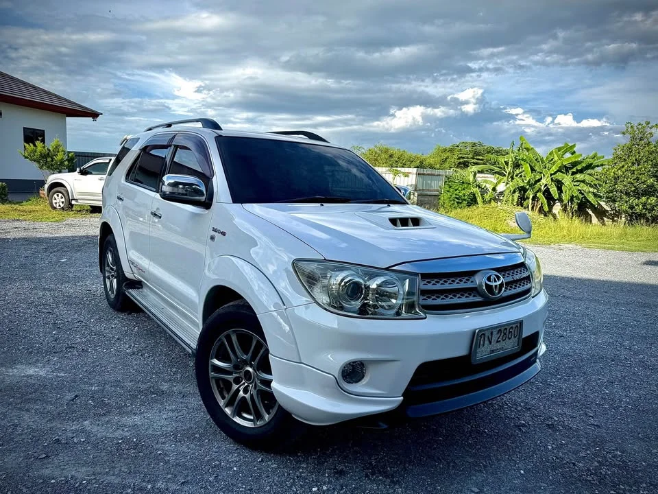 2010 Toyota Fortuner I 2