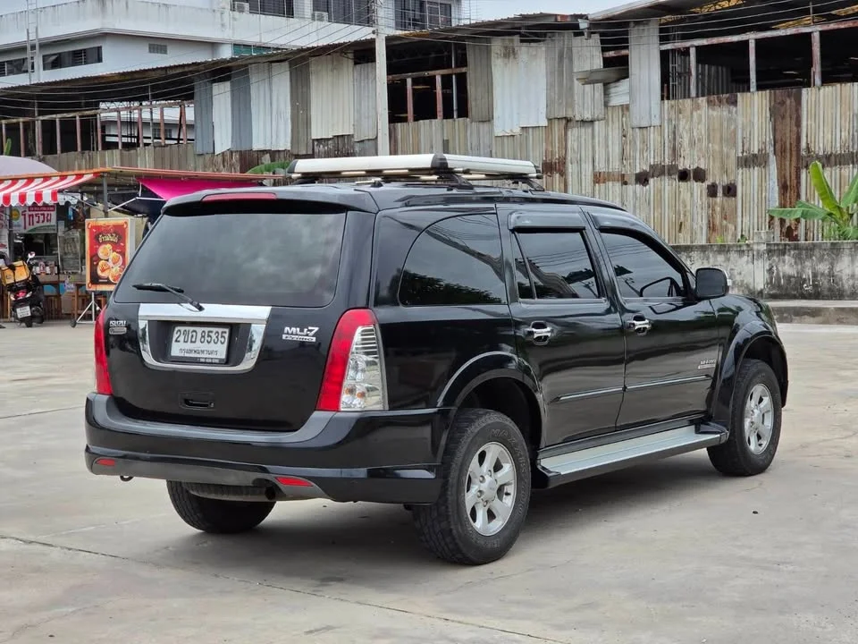 2011 Isuzu MU-7 2
