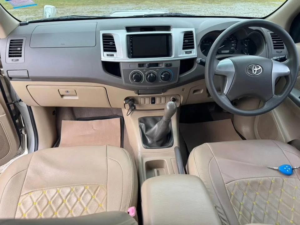 2012 Toyota Hilux VII 2