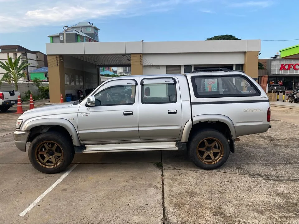 2003 Toyota Hilux Tiger VI 2