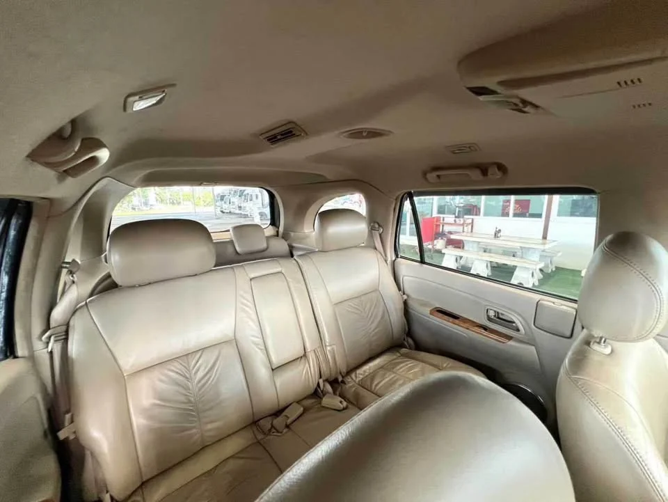 2010 Isuzu MU-7 3