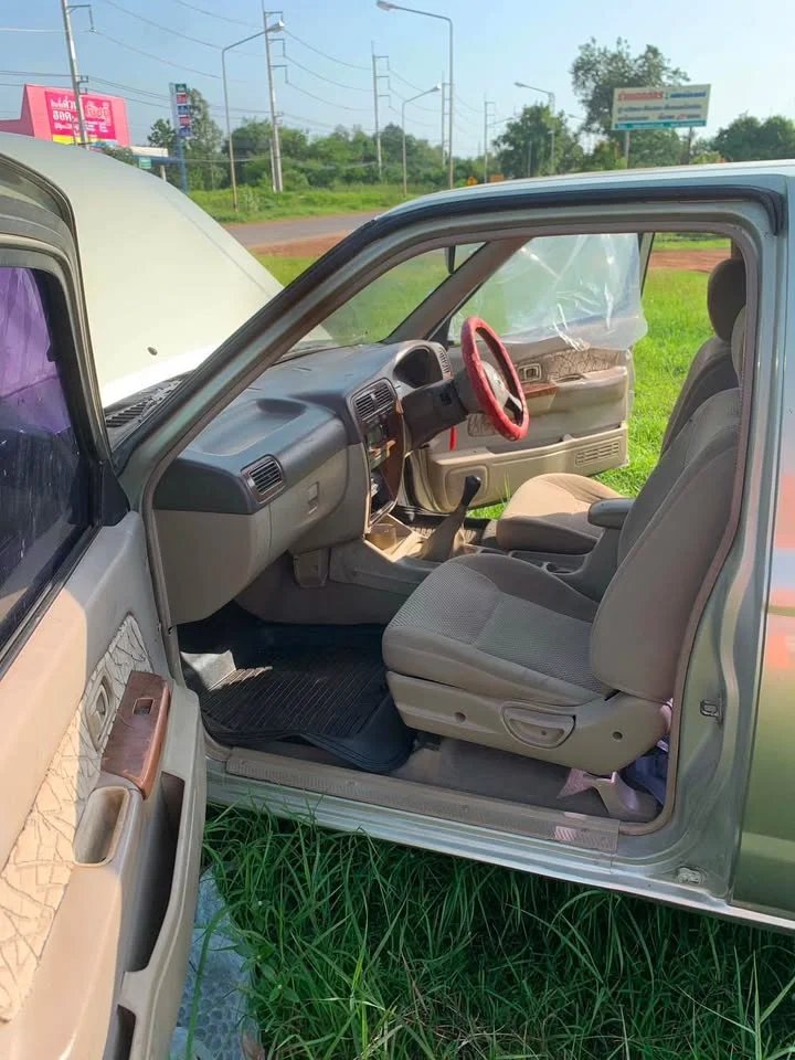 2005 Nissan Frontier I 2