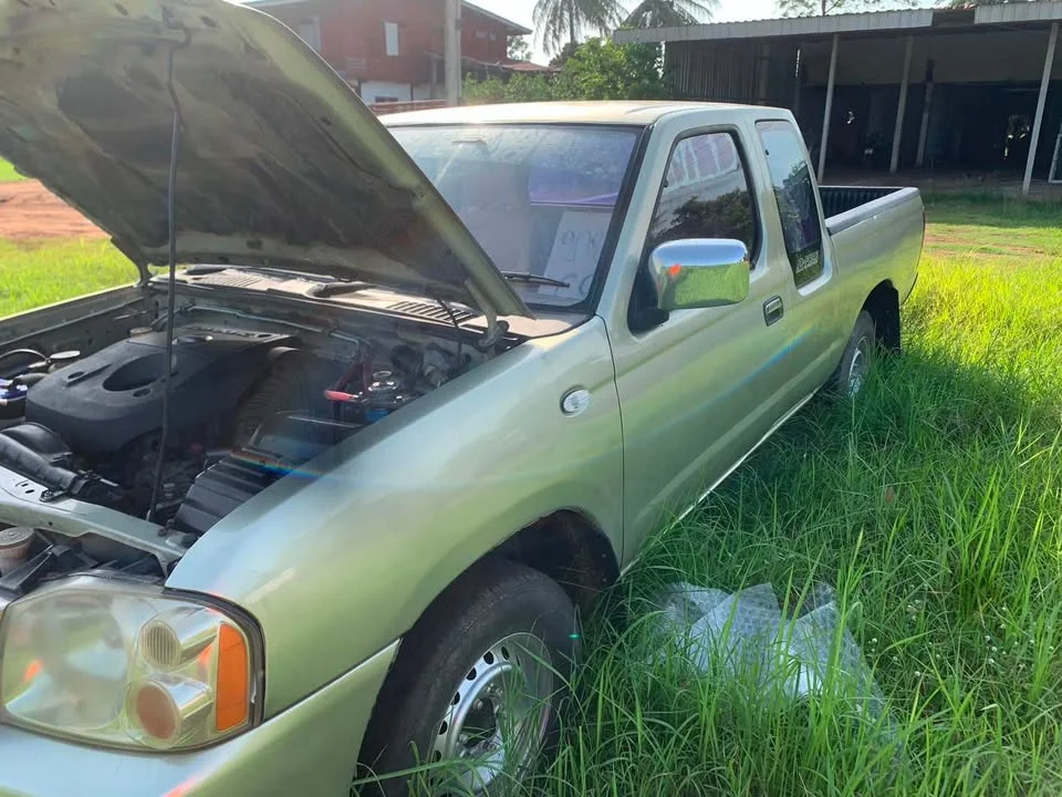 2005 Nissan Frontier I 3
