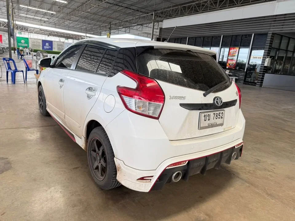 2015 Toyota Yaris III 2