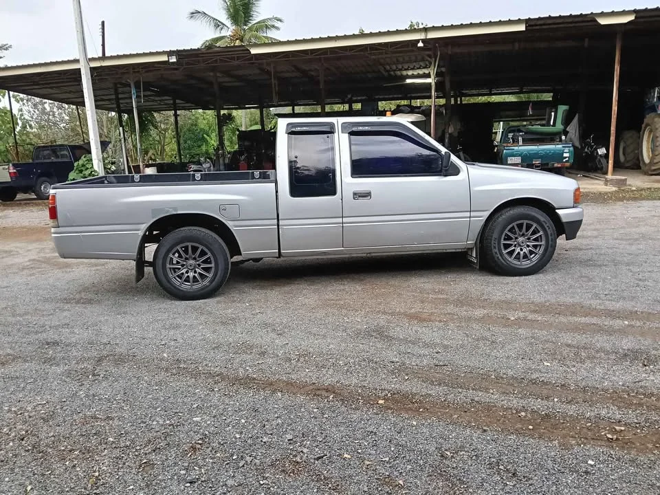1994 Isuzu TFR III 2