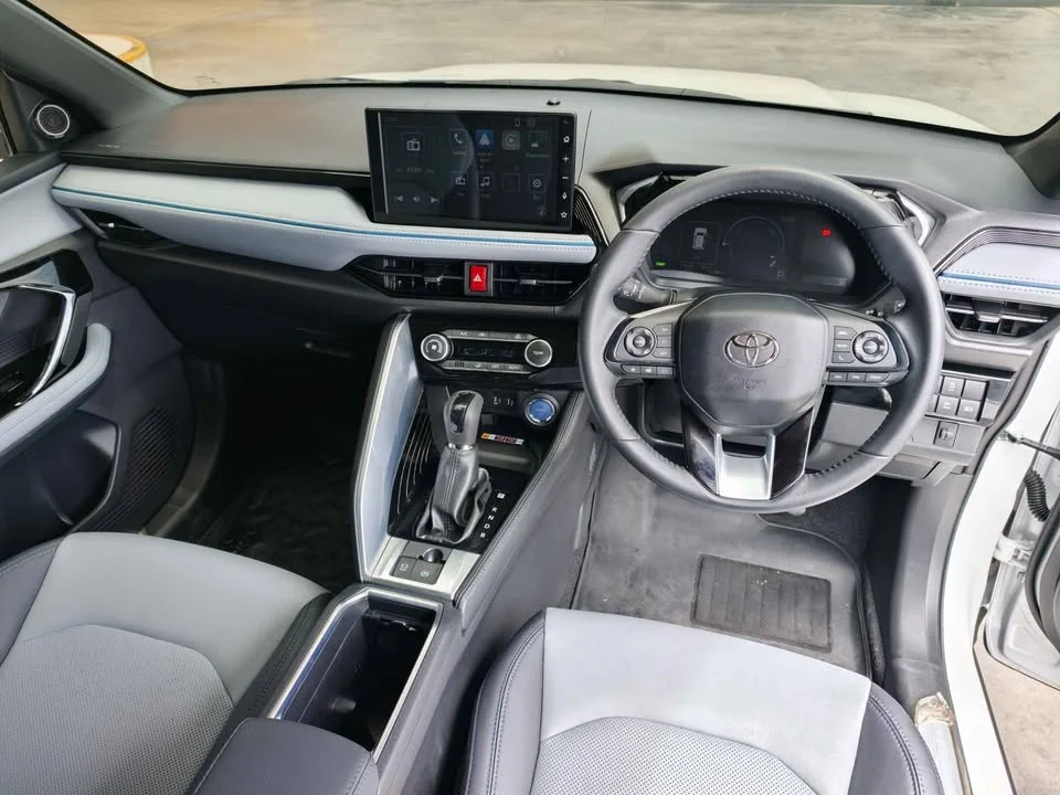 2025 Toyota Yaris Cross AC200 3