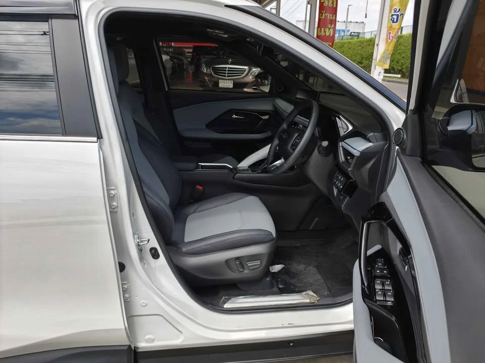 2025 Toyota Yaris Cross AC200 2