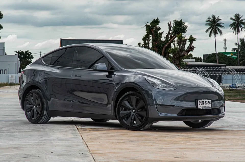2023 Tesla Model Y 2
