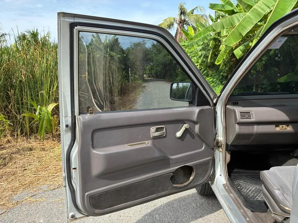 1993 Isuzu TFR III 3