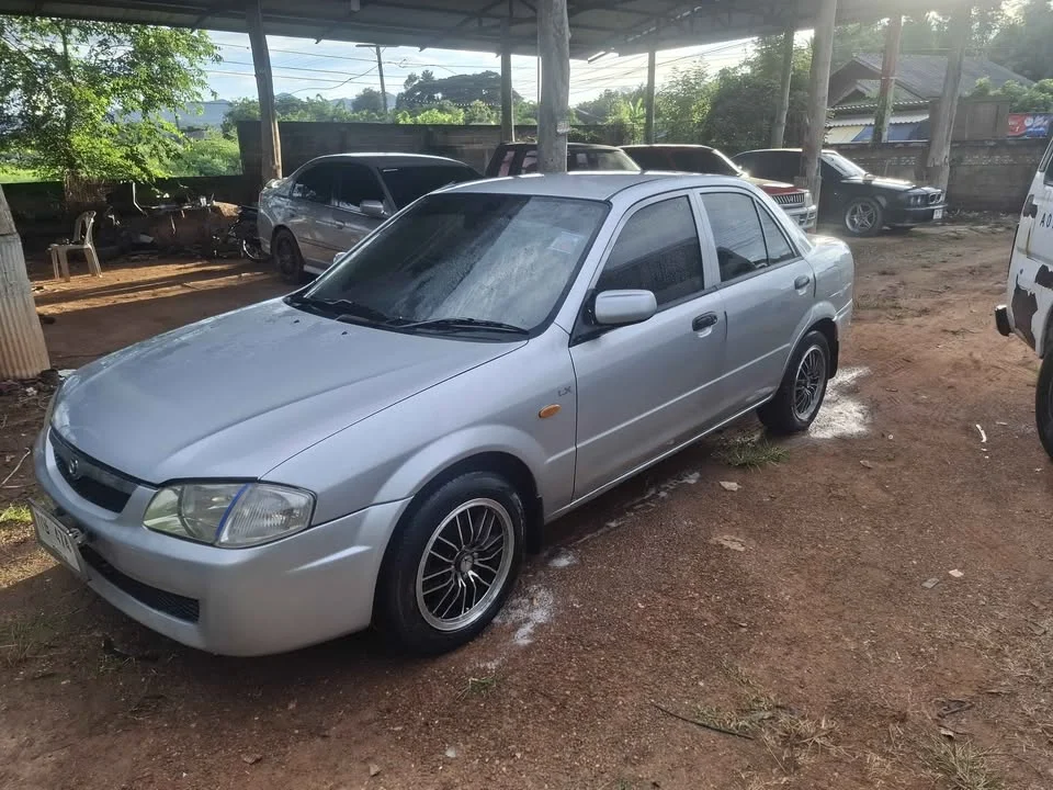 2000 Mazda 323 VIII 3