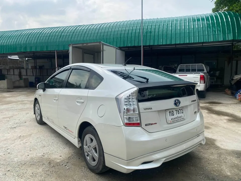 2012 Toyota Prius III 2