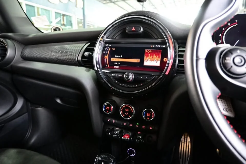 2021 Mini Hatch  III 2