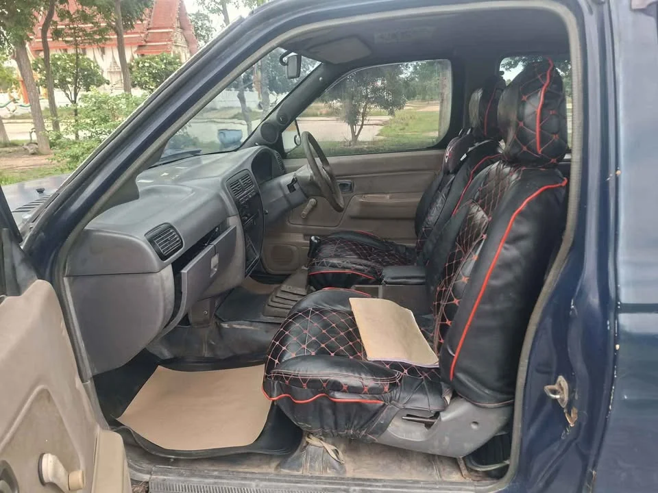 2001 Nissan Frontier I 3