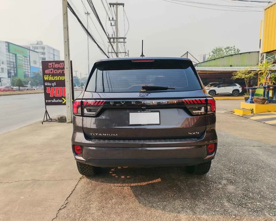2023 Ford Everest III 2