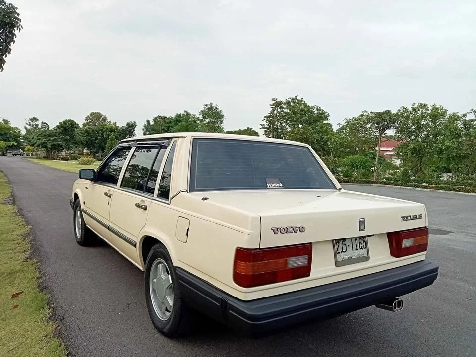 1990 Volvo 700 Series 2