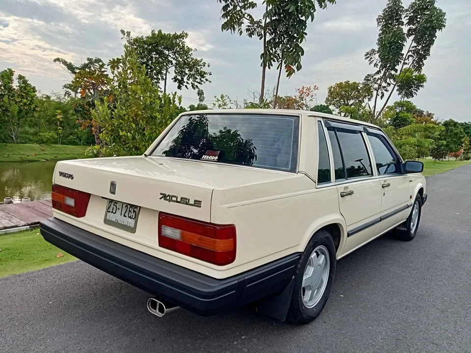 1990 Volvo 700 Series 3