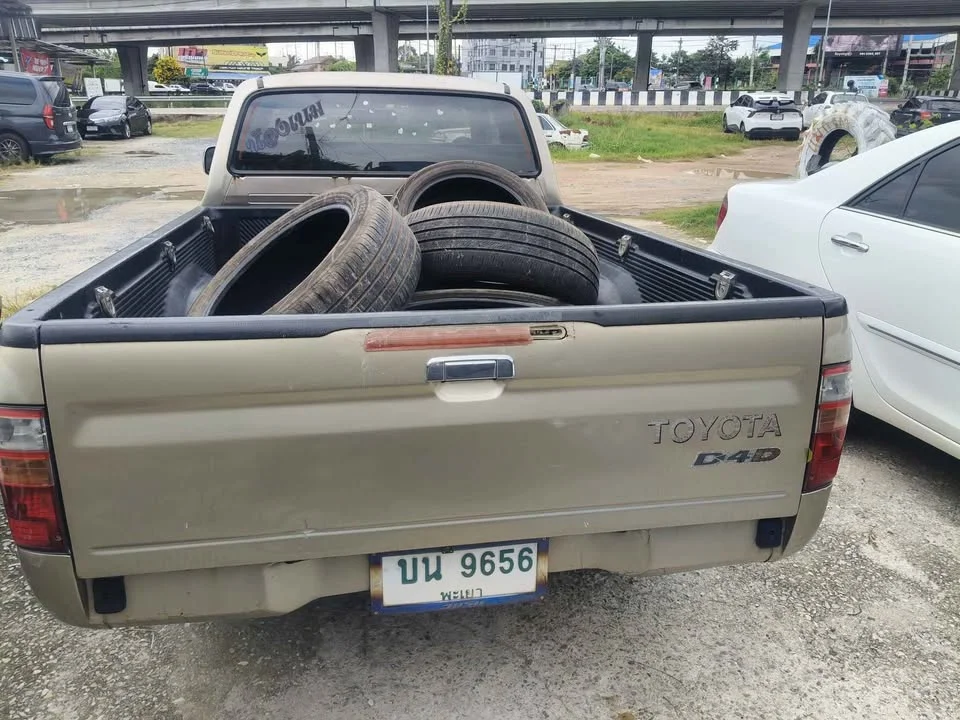 2002 Toyota Hilux Tiger VI 3