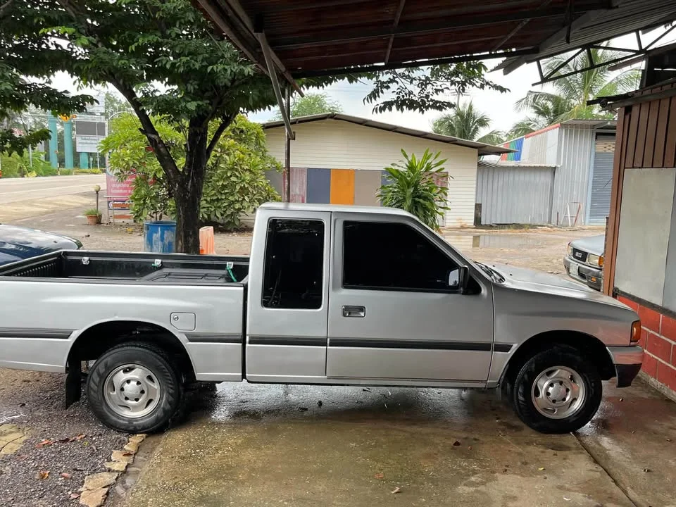 1998 Isuzu TFR III 2