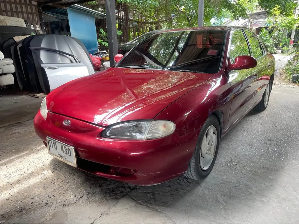 1995 Hyundai Elantra II 2