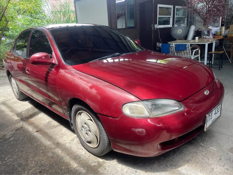 1995 Hyundai Elantra II 3