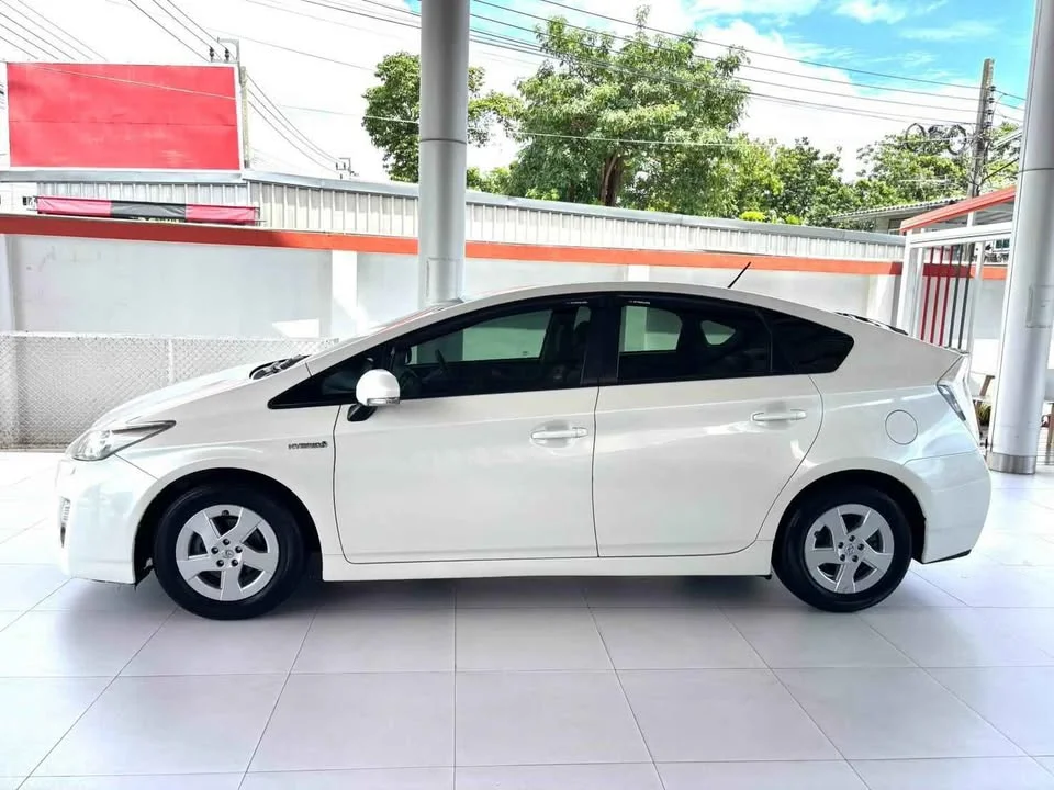 2010 Toyota Prius III 3