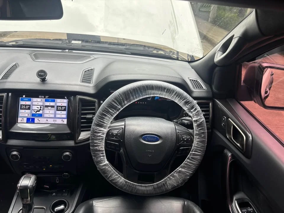 2019 Ford Everest II 2