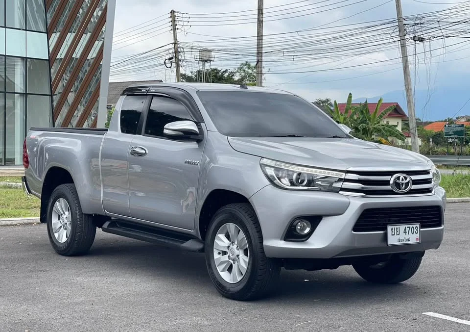 2017 Toyota Hilux VIII 2