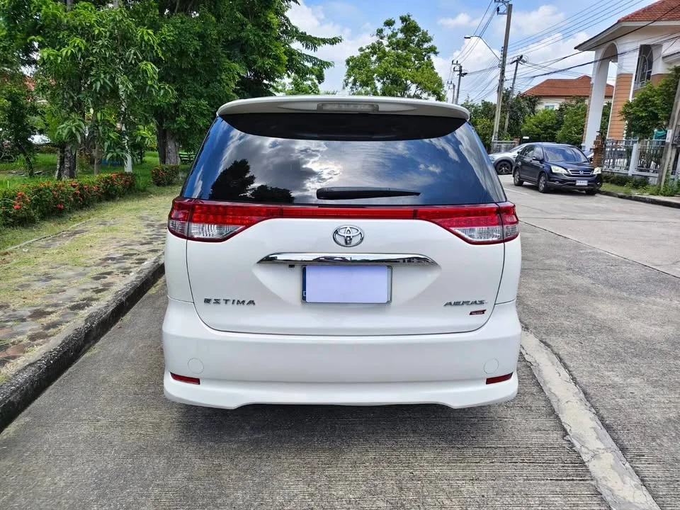 2010 Toyota Estima III 2