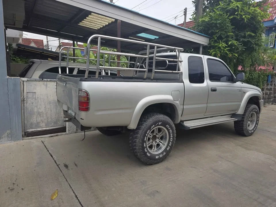 2004 Toyota Hilux Tiger VI 2