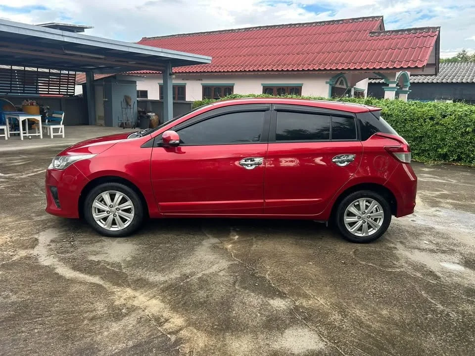 2015 Toyota Yaris III 2