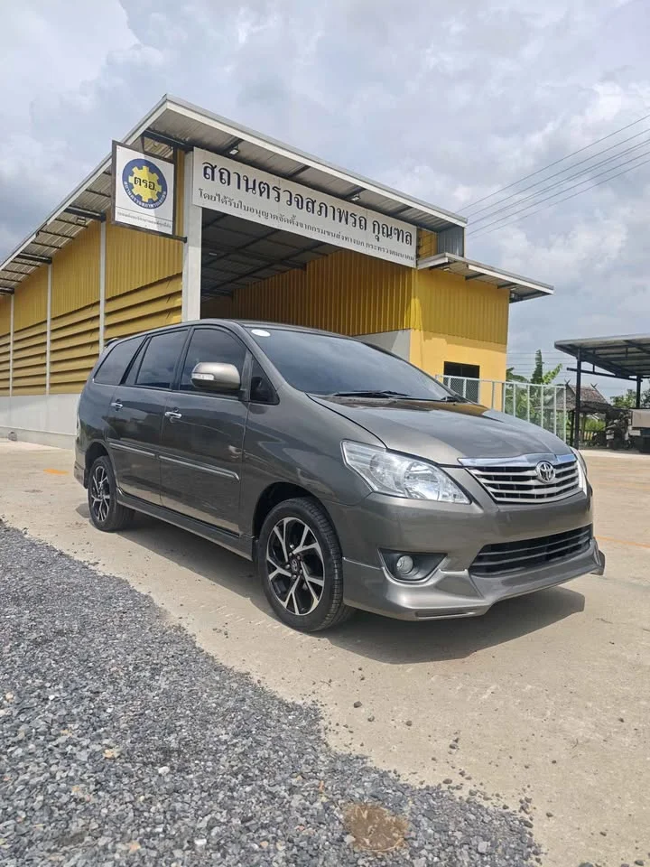 2013 Toyota Innova I 2