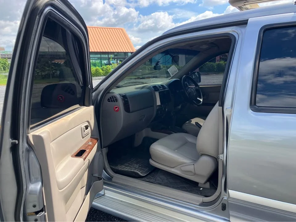 2006 Isuzu MU-7 3