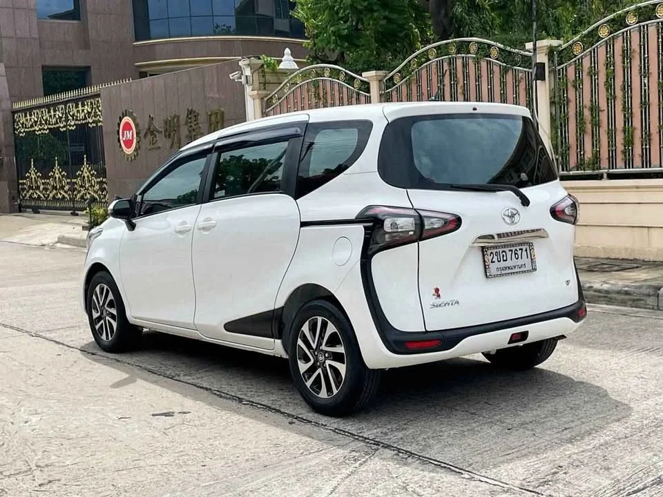 2019 Toyota Sienta II 3
