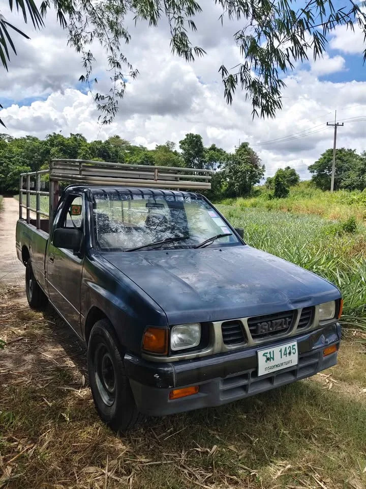 Isuzu TFR III 2