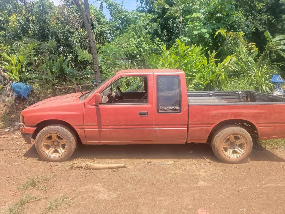 1995 Isuzu TFR III 2