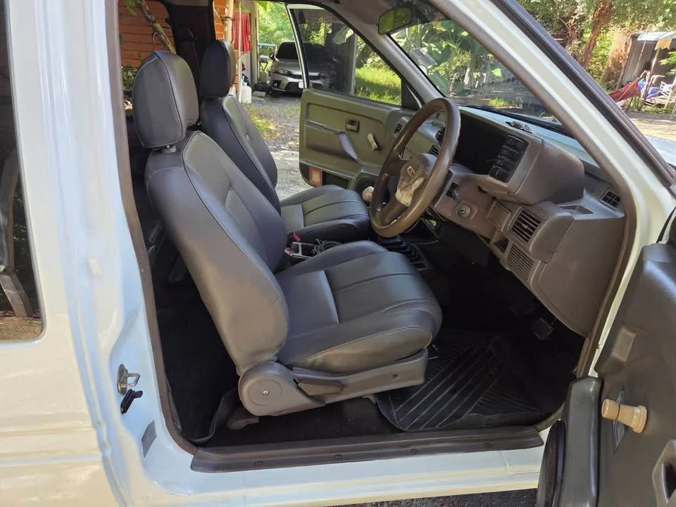1995 Isuzu TFR III 2