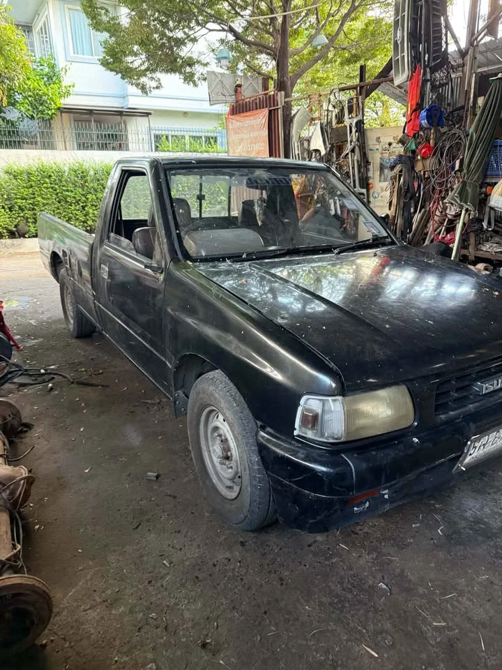 1996 Isuzu TFR III 2