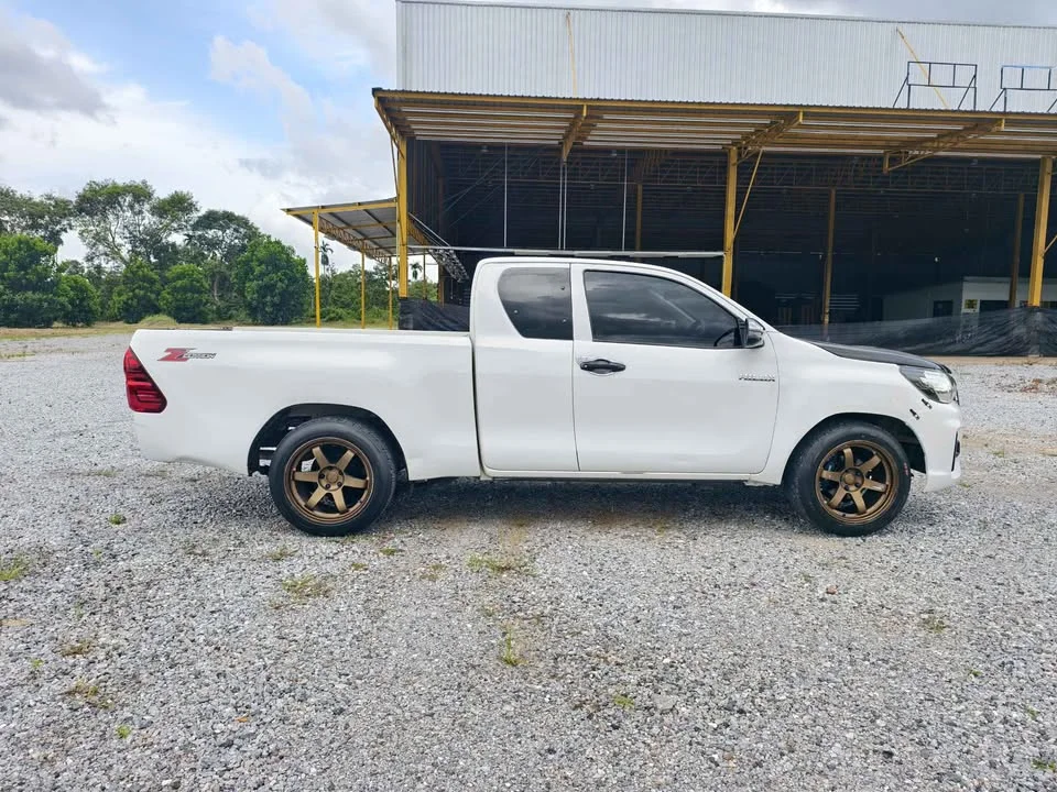 2019 Toyota Hilux VIII 3