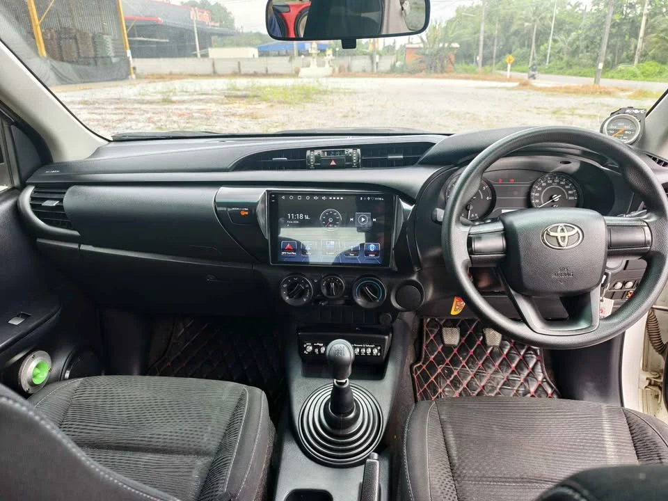 2019 Toyota Hilux VIII 2