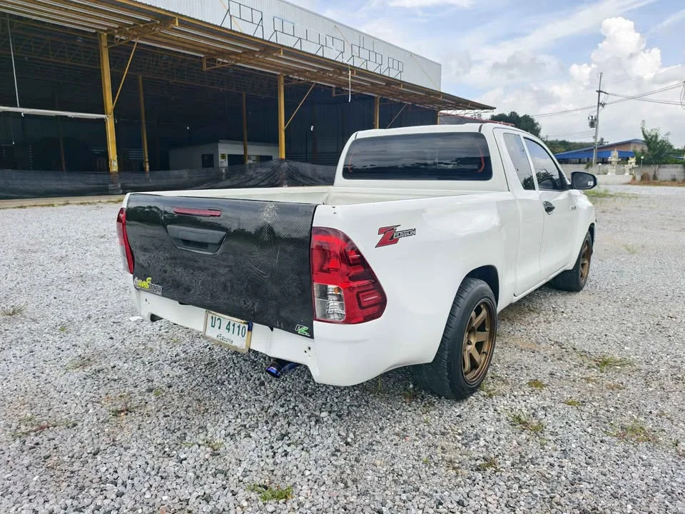 2019 Toyota Hilux VIII 2