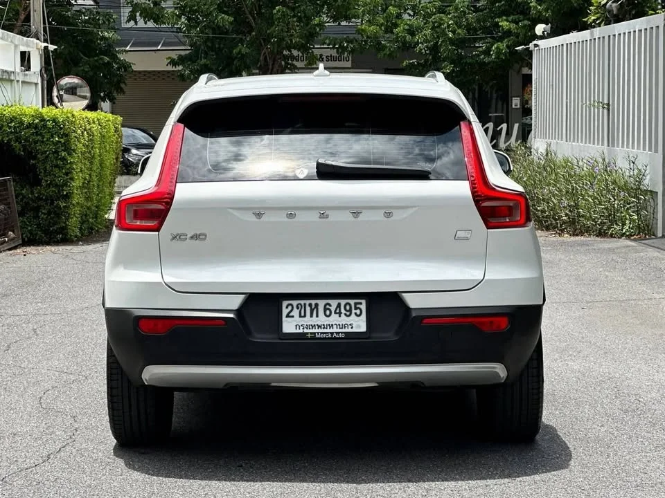 2021 Volvo XC40 2