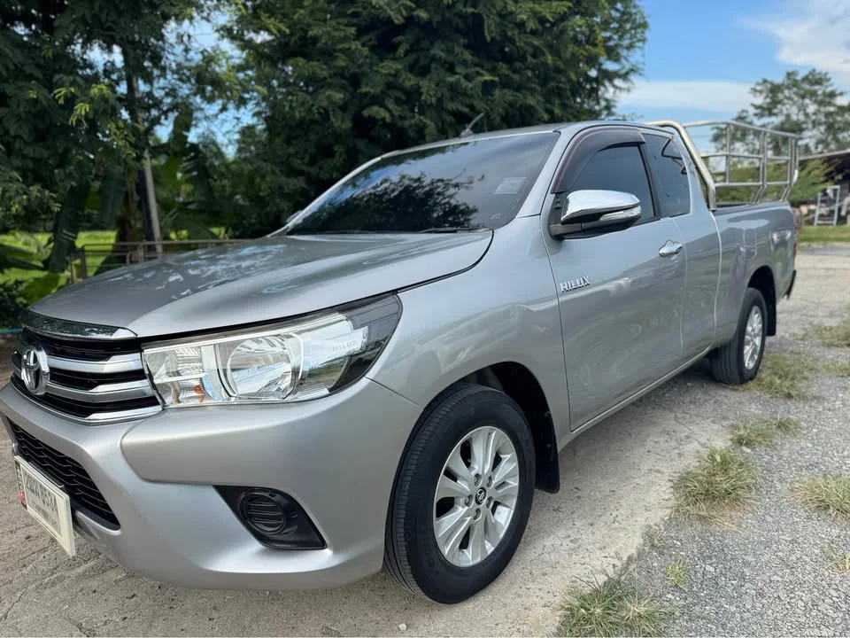 2017 Toyota Hilux VIII 2